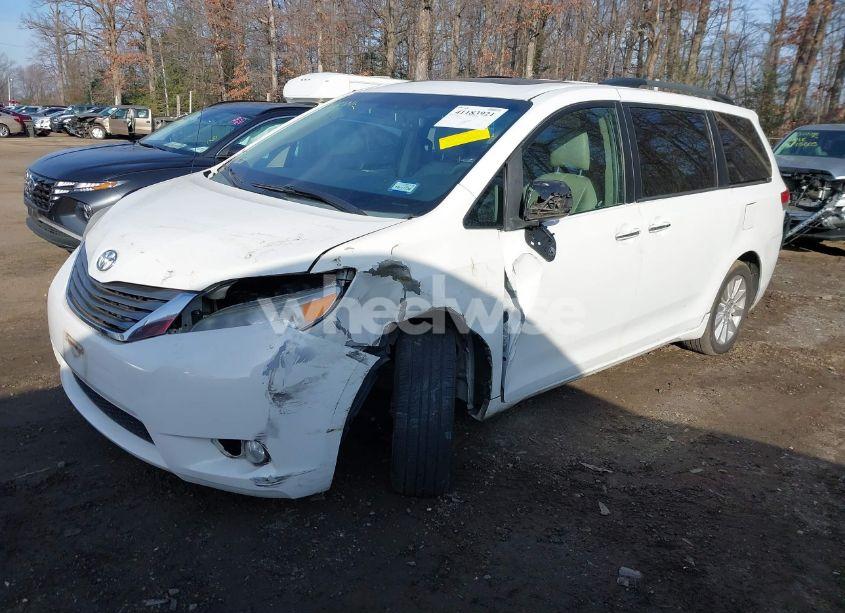 Photo 2 of 2014 Toyota Sienna XLE/LIMITED (VIN 5TDDK3DC9ES081022)