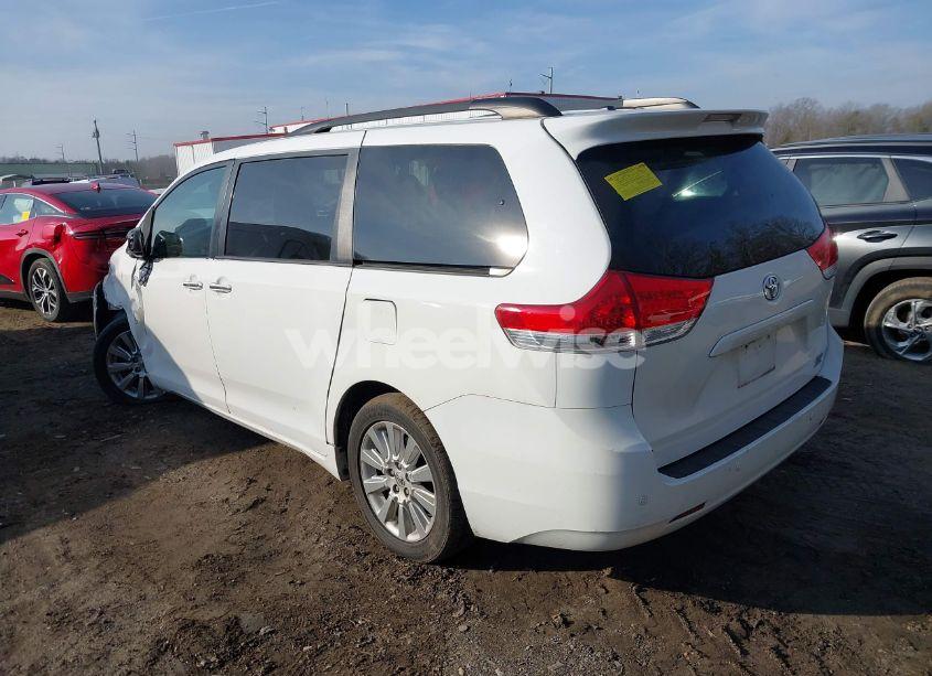 Photo 3 of 2014 Toyota Sienna XLE/LIMITED (VIN 5TDDK3DC9ES081022)