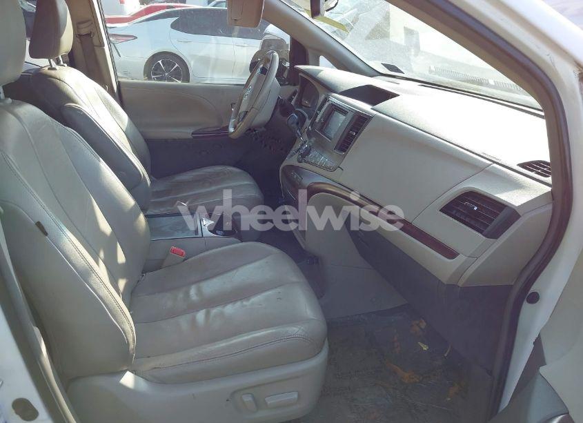 Photo 5 of 2014 Toyota Sienna XLE/LIMITED (VIN 5TDDK3DC9ES081022)