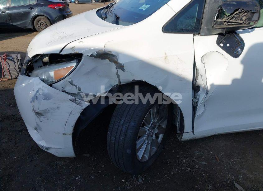 Photo 6 of 2014 Toyota Sienna XLE/LIMITED (VIN 5TDDK3DC9ES081022)