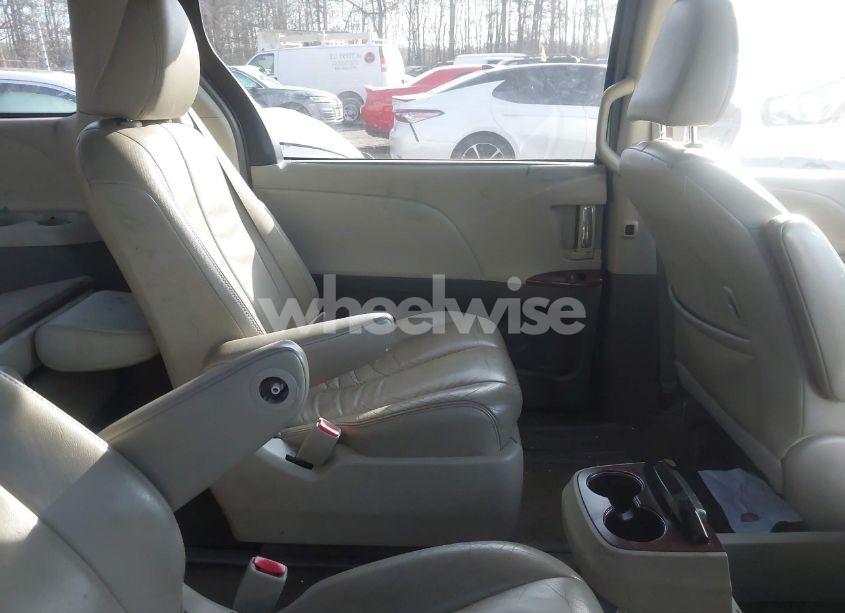 Photo 8 of 2014 Toyota Sienna XLE/LIMITED (VIN 5TDDK3DC9ES081022)