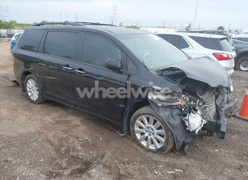 2015 Toyota Sienna XLE 7 PASSENGER (VIN 5TDDK3DC9FS103425) main photo