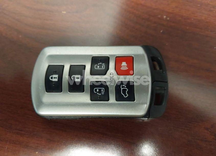 Photo 11 of 2015 Toyota Sienna XLE 7 PASSENGER (VIN 5TDDK3DC9FS103425)