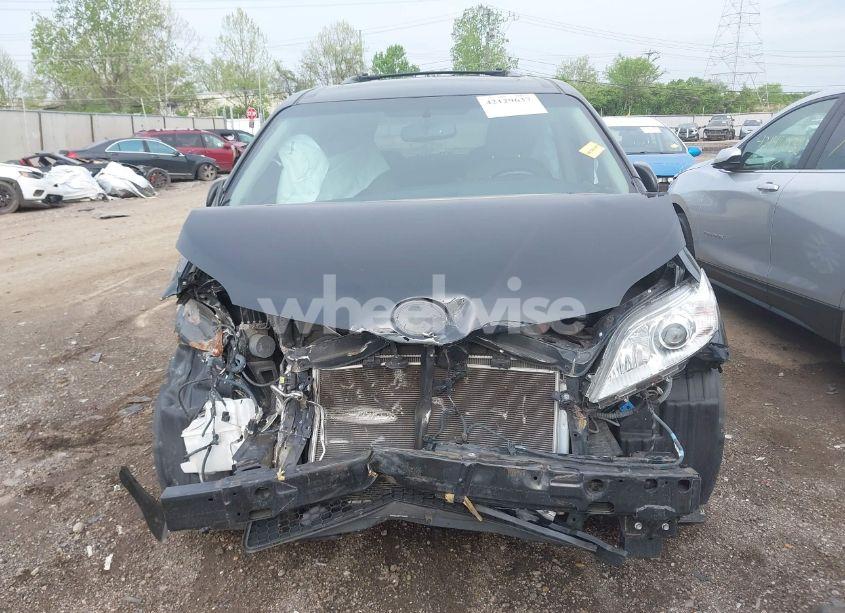 Photo 13 of 2015 Toyota Sienna XLE 7 PASSENGER (VIN 5TDDK3DC9FS103425)