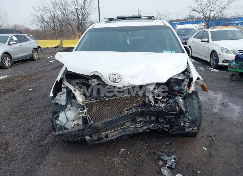 Photo 12 of 2015 Toyota Sienna LIMITED 7 PASSENGER (VIN 5TDDK3DC9FS115512)