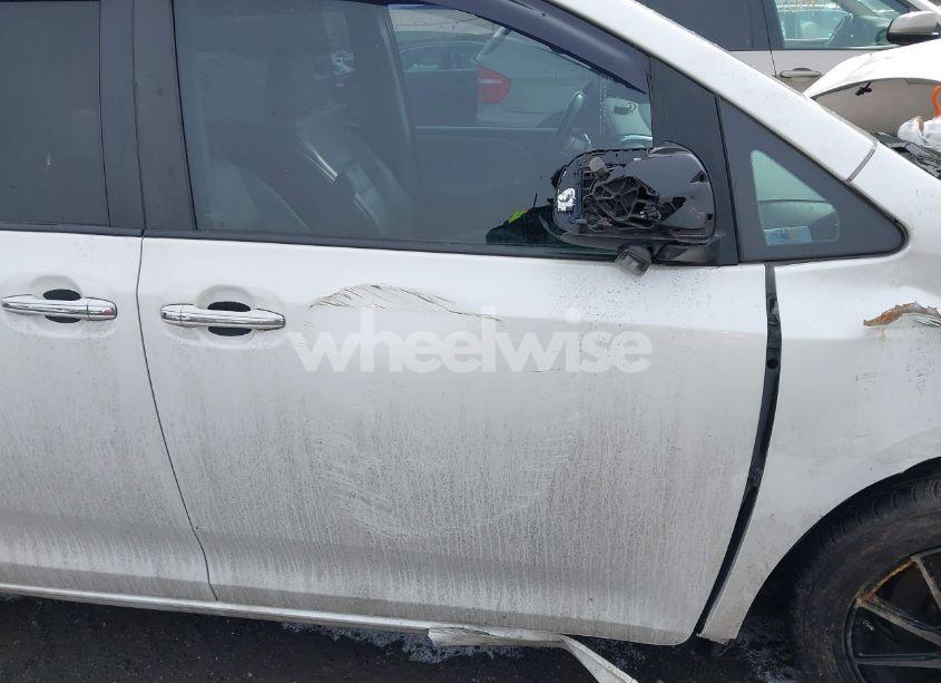 Photo 18 of 2015 Toyota Sienna LIMITED 7 PASSENGER (VIN 5TDDK3DC9FS115512)