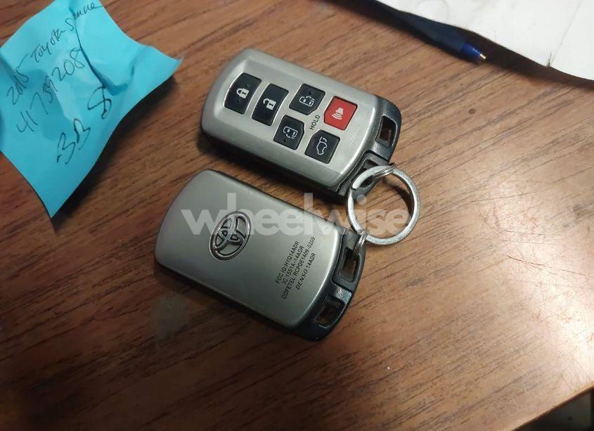 Photo 11 of 2015 Toyota Sienna XLE 7 PASSENGER (VIN 5TDDK3DC9FS121889)