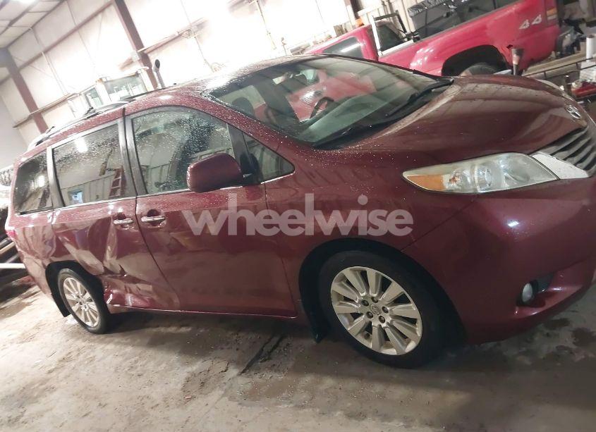 Photo 13 of 2015 Toyota Sienna XLE 7 PASSENGER (VIN 5TDDK3DC9FS121889)