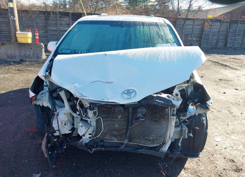 Photo 12 of 2015 Toyota Sienna XLE/LIMITED (VIN 5TDDK3DC9FS124310)