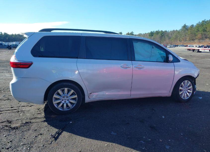 Photo 13 of 2015 Toyota Sienna XLE/LIMITED (VIN 5TDDK3DC9FS124310)