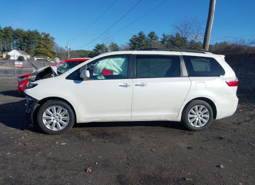 Photo 14 of 2015 Toyota Sienna XLE/LIMITED (VIN 5TDDK3DC9FS124310)
