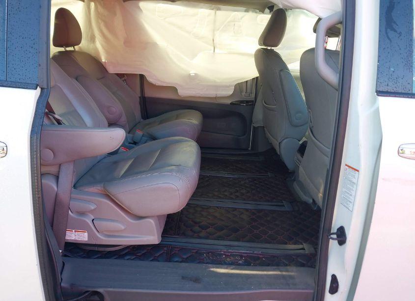 Photo 8 of 2015 Toyota Sienna XLE/LIMITED (VIN 5TDDK3DC9FS124310)