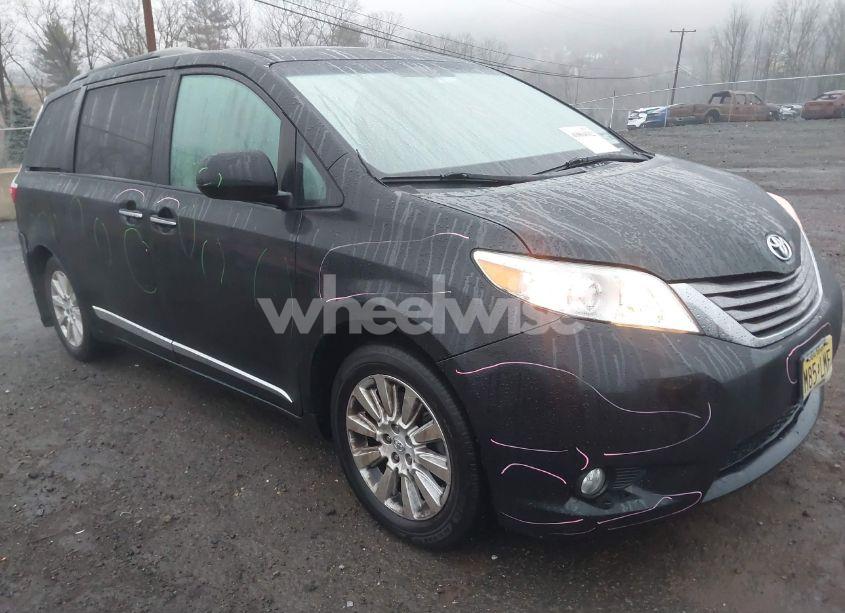 2015 Toyota Sienna XLE 7 PASSENGER (VIN 5TDDK3DC9FS124680) main photo