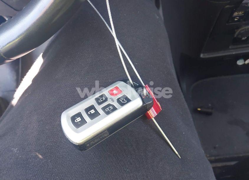 Photo 11 of 2016 Toyota Sienna LIMITED PREMIUM 7 PASSENGER (VIN 5TDDK3DC9GS140380)