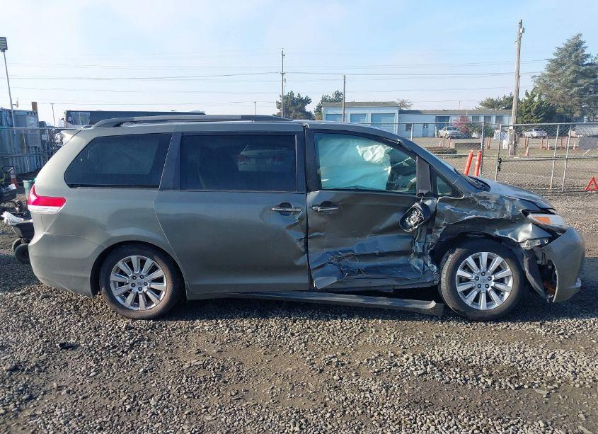 Photo 12 of 2011 Toyota Sienna XLE/LIMITED (VIN 5TDDK3DCXBS001173)