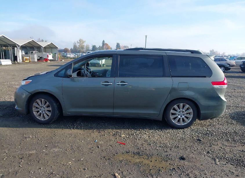 Photo 13 of 2011 Toyota Sienna XLE/LIMITED (VIN 5TDDK3DCXBS001173)