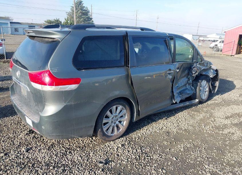 Photo 4 of 2011 Toyota Sienna XLE/LIMITED (VIN 5TDDK3DCXBS001173)