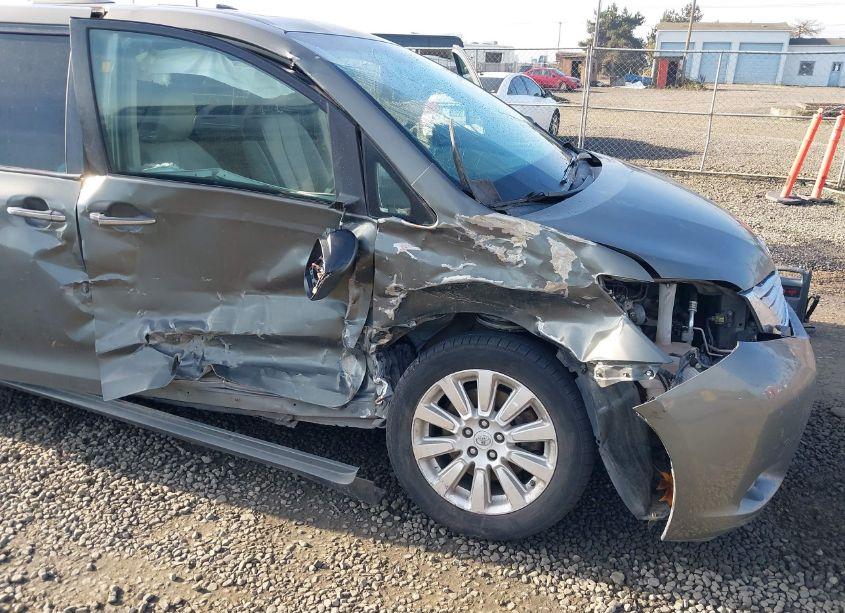 Photo 6 of 2011 Toyota Sienna XLE/LIMITED (VIN 5TDDK3DCXBS001173)