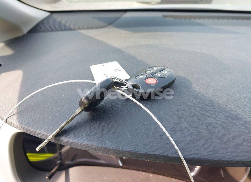 Photo 11 of 2011 Toyota Sienna XLE (VIN 5TDDK3DCXBS005806)