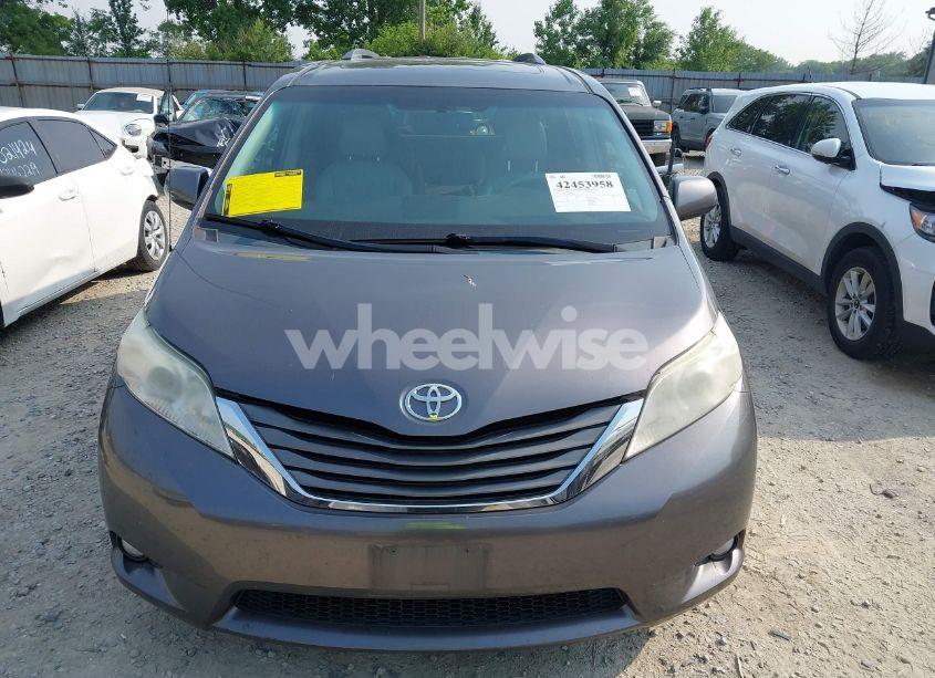Photo 13 of 2011 Toyota Sienna XLE (VIN 5TDDK3DCXBS005806)