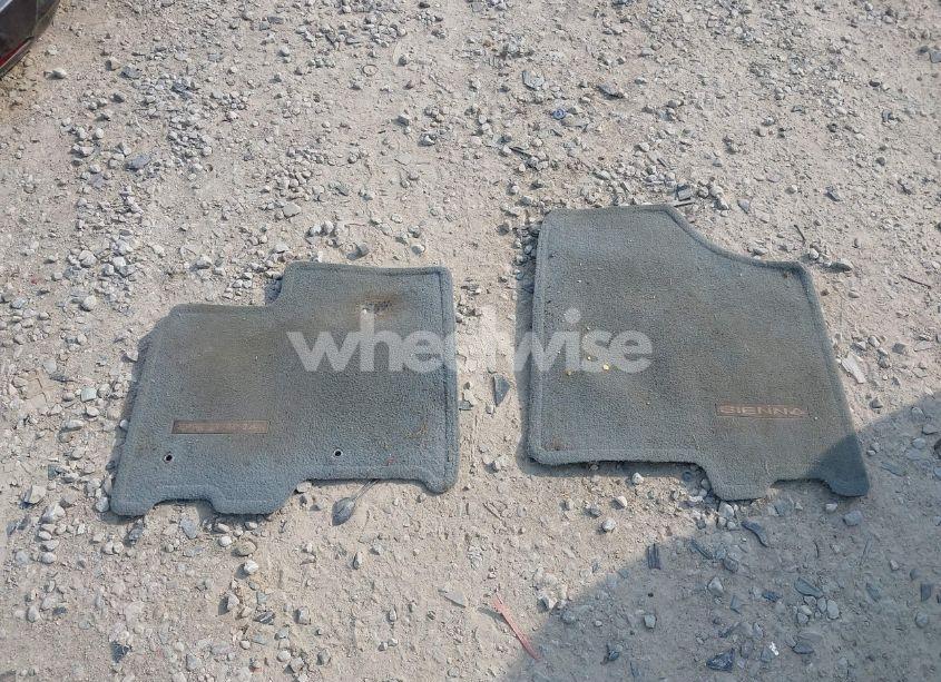 Photo 18 of 2011 Toyota Sienna XLE (VIN 5TDDK3DCXBS005806)