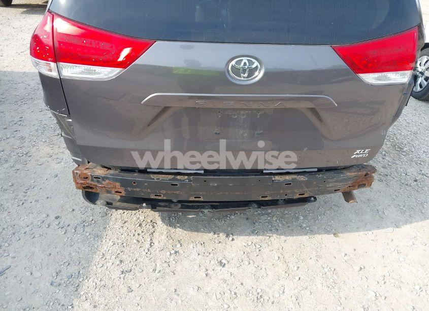 Photo 20 of 2011 Toyota Sienna XLE (VIN 5TDDK3DCXBS005806)