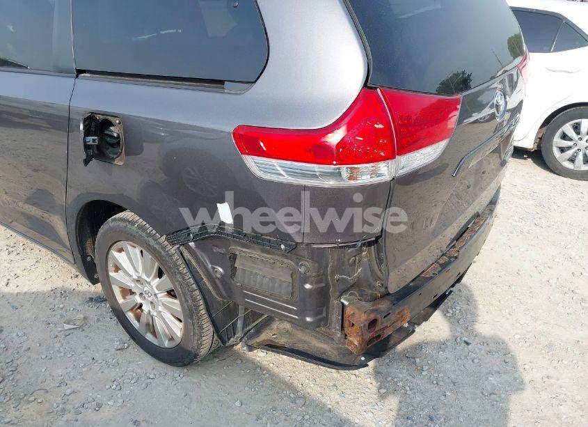 Photo 21 of 2011 Toyota Sienna XLE (VIN 5TDDK3DCXBS005806)