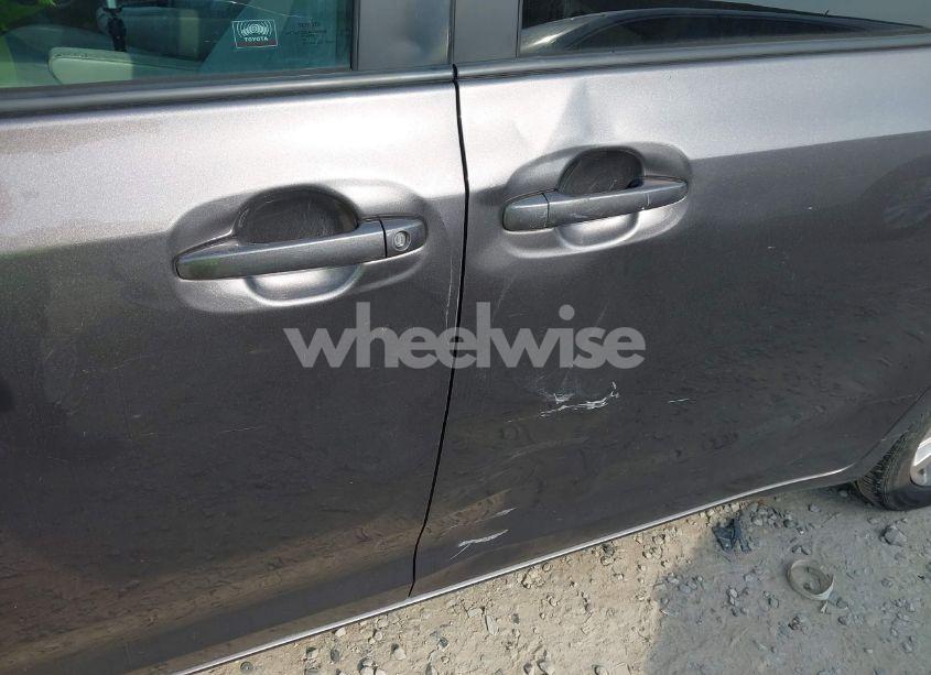 Photo 22 of 2011 Toyota Sienna XLE (VIN 5TDDK3DCXBS005806)