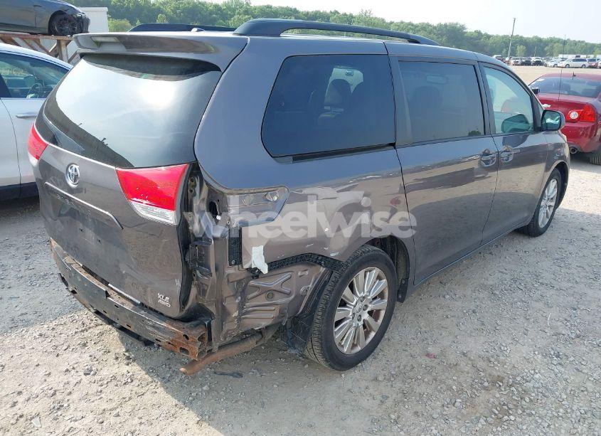 Photo 4 of 2011 Toyota Sienna XLE (VIN 5TDDK3DCXBS005806)