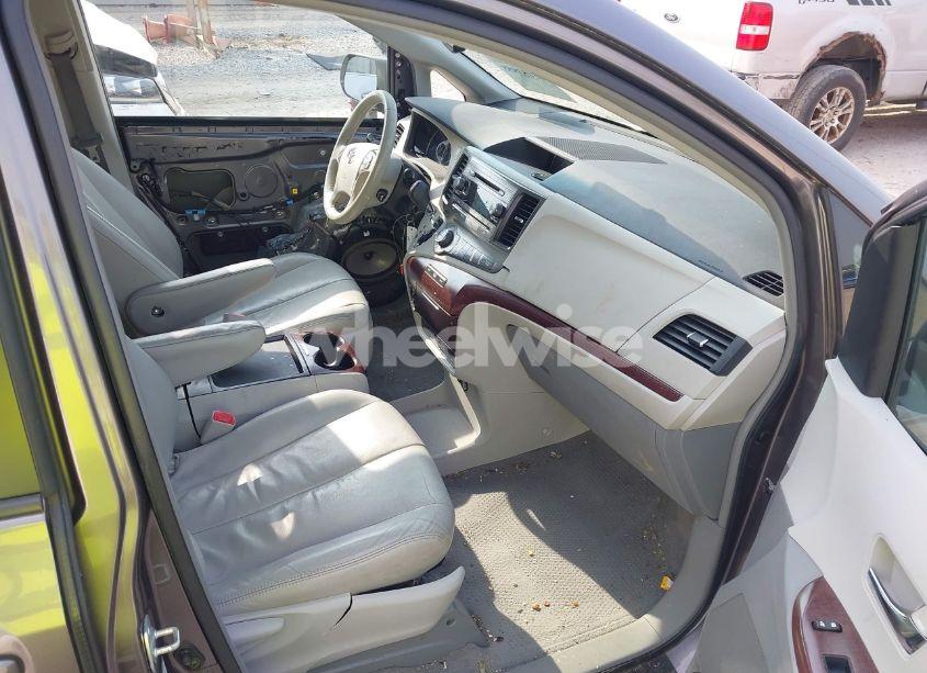 Photo 5 of 2011 Toyota Sienna XLE (VIN 5TDDK3DCXBS005806)