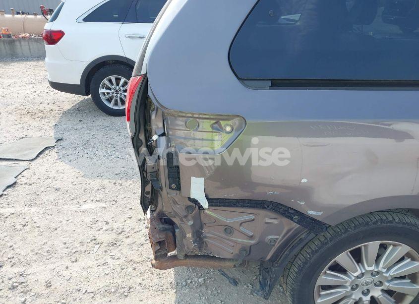 Photo 6 of 2011 Toyota Sienna XLE (VIN 5TDDK3DCXBS005806)