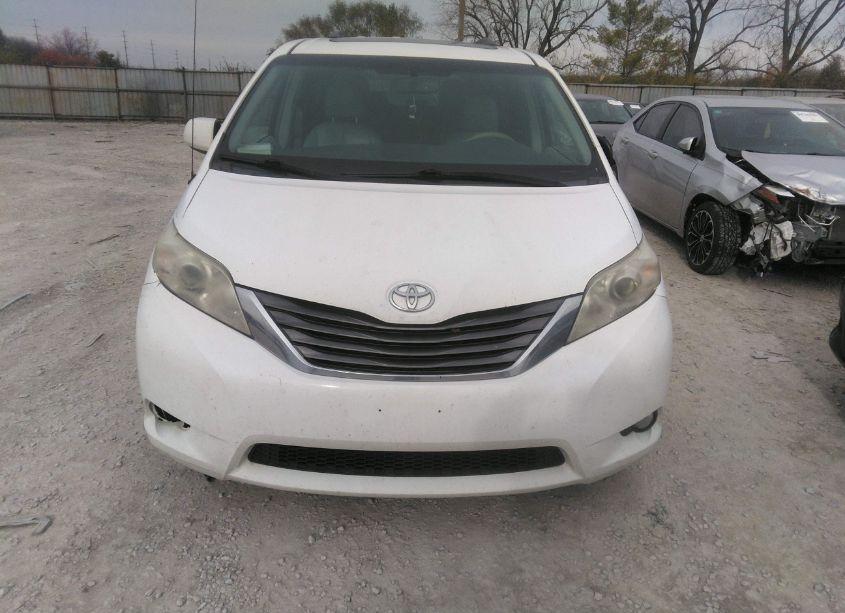 Photo 12 of 2011 Toyota Sienna XLE (VIN 5TDDK3DCXBS012514)