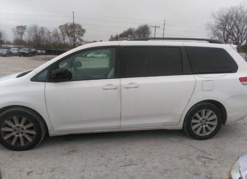 Photo 14 of 2011 Toyota Sienna XLE (VIN 5TDDK3DCXBS012514)