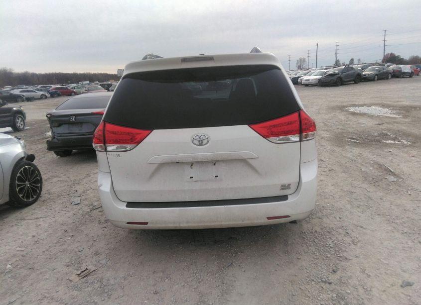 Photo 16 of 2011 Toyota Sienna XLE (VIN 5TDDK3DCXBS012514)