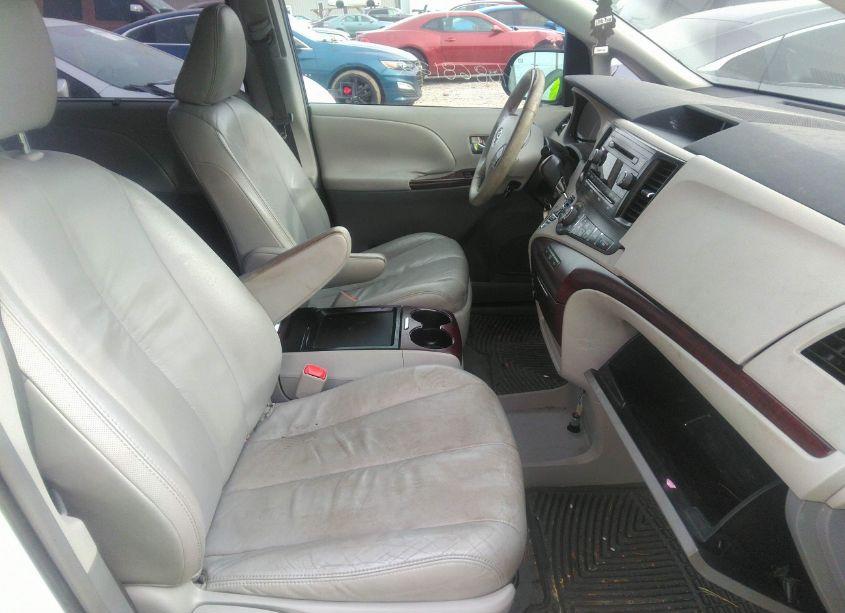 Photo 5 of 2011 Toyota Sienna XLE (VIN 5TDDK3DCXBS012514)