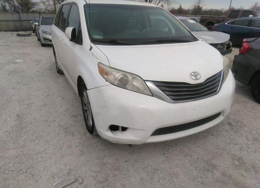 Photo 6 of 2011 Toyota Sienna XLE (VIN 5TDDK3DCXBS012514)