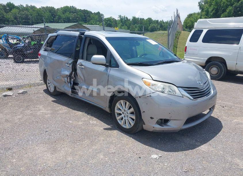 2012 Toyota Sienna XLE 7 PASSENGER (VIN 5TDDK3DCXCS032053) main photo