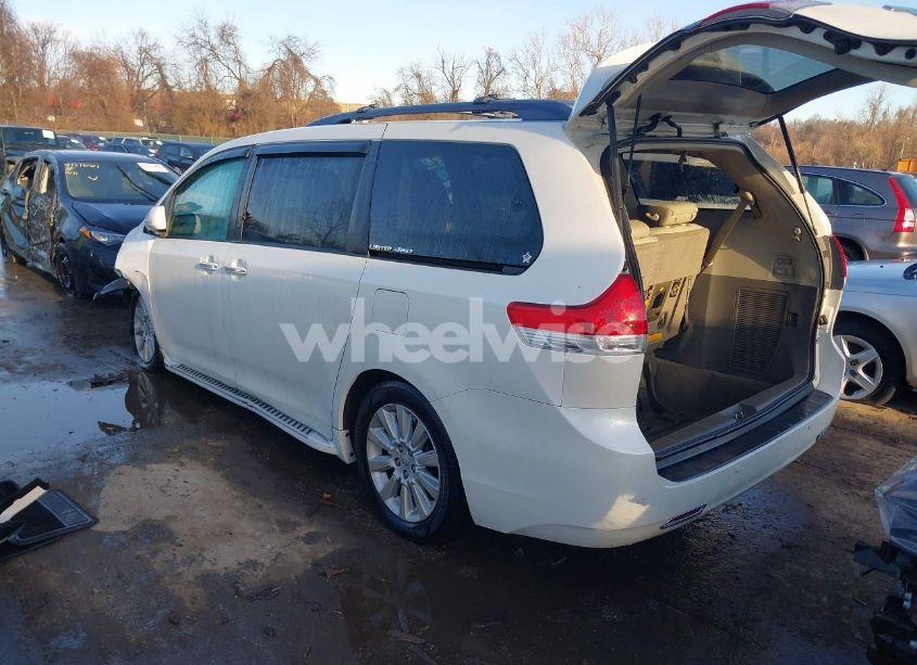Photo 3 of 2012 Toyota Sienna XLE/LIMITED (VIN 5TDDK3DCXCS032344)