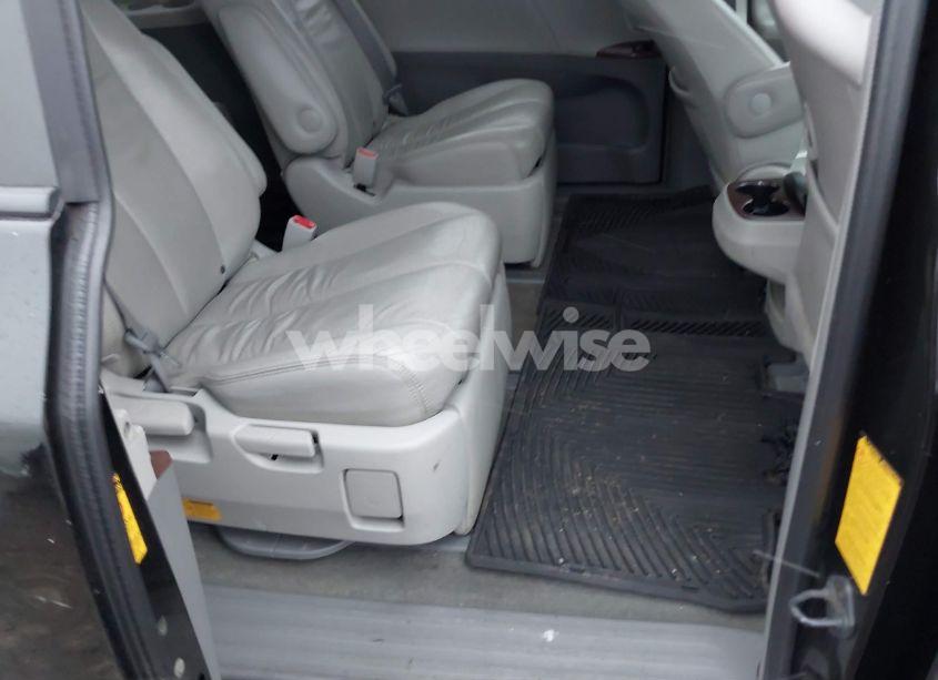 Photo 8 of 2014 Toyota Sienna XLE/LIMITED (VIN 5TDDK3DCXES076542)