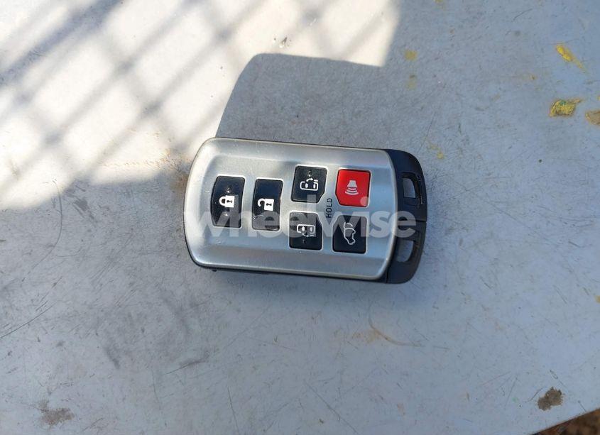 Photo 11 of 2014 Toyota Sienna XLE/LIMITED (VIN 5TDDK3DCXES088559)