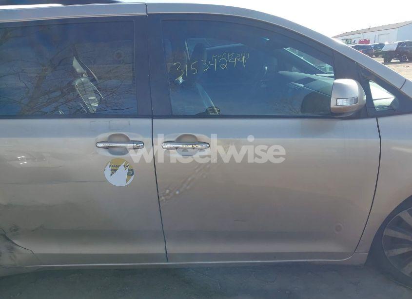 Photo 13 of 2014 Toyota Sienna XLE/LIMITED (VIN 5TDDK3DCXES088559)