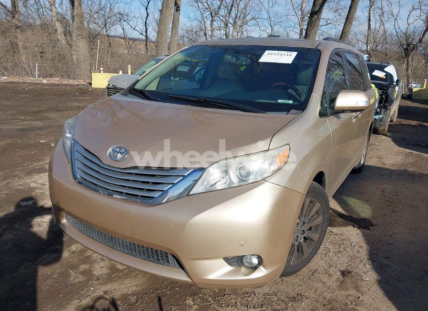 Photo 2 of 2014 Toyota Sienna XLE/LIMITED (VIN 5TDDK3DCXES088559)