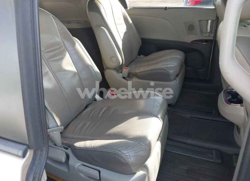 Photo 8 of 2014 Toyota Sienna XLE/LIMITED (VIN 5TDDK3DCXES088559)