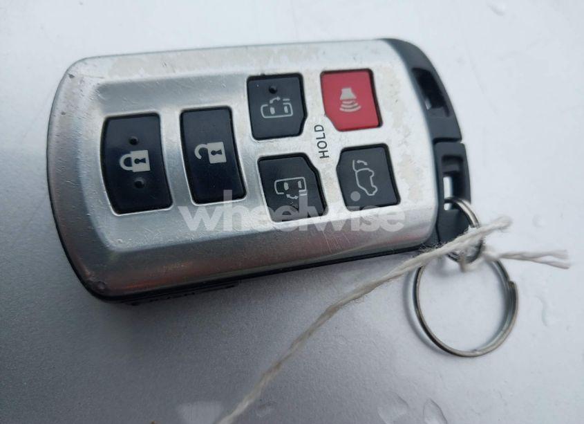 Photo 11 of 2015 Toyota Sienna XLE/LIMITED (VIN 5TDDK3DCXFS100341)