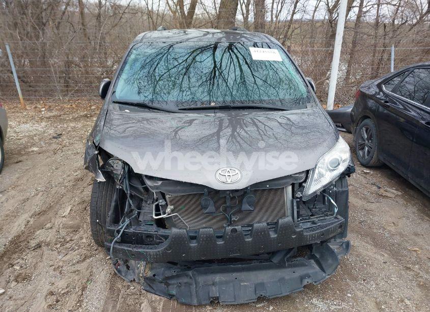 Photo 12 of 2015 Toyota Sienna XLE/LIMITED (VIN 5TDDK3DCXFS100341)