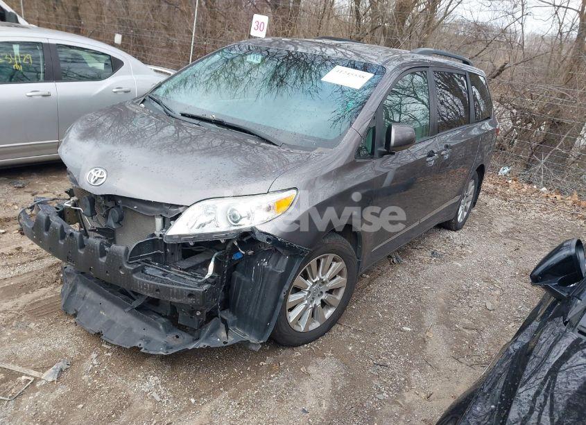 Photo 2 of 2015 Toyota Sienna XLE/LIMITED (VIN 5TDDK3DCXFS100341)