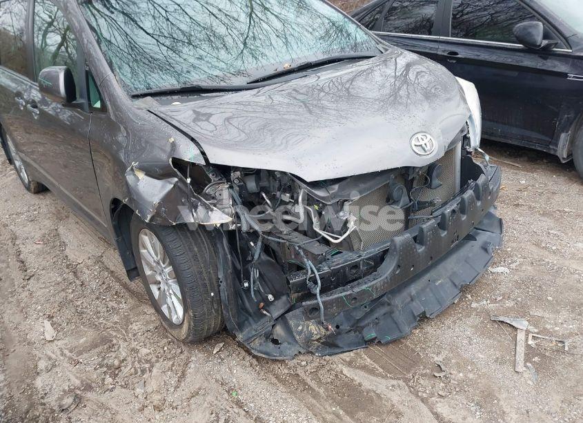 Photo 6 of 2015 Toyota Sienna XLE/LIMITED (VIN 5TDDK3DCXFS100341)