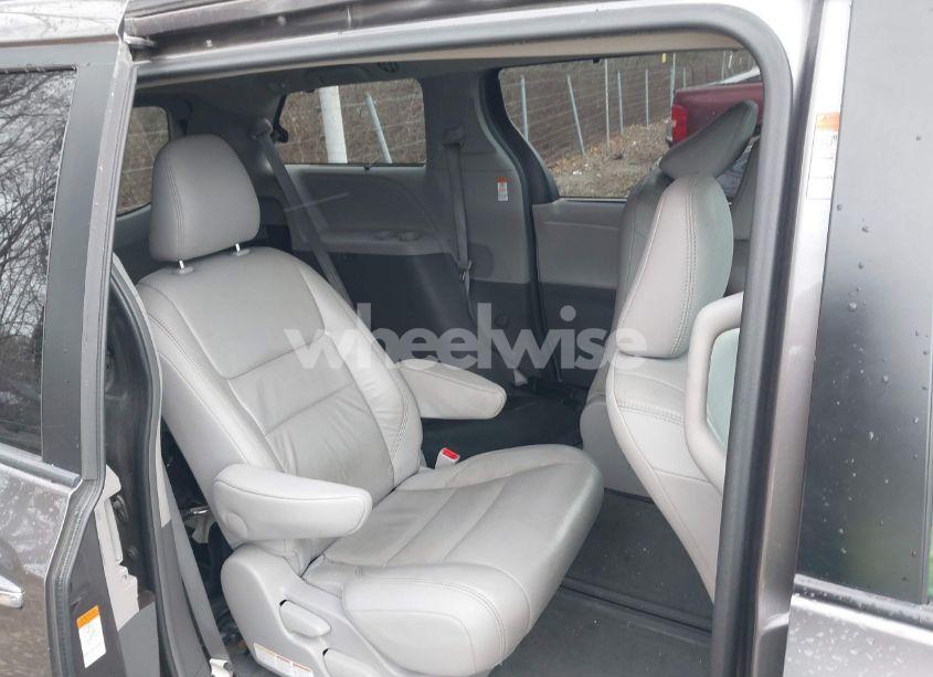 Photo 8 of 2015 Toyota Sienna XLE/LIMITED (VIN 5TDDK3DCXFS100341)