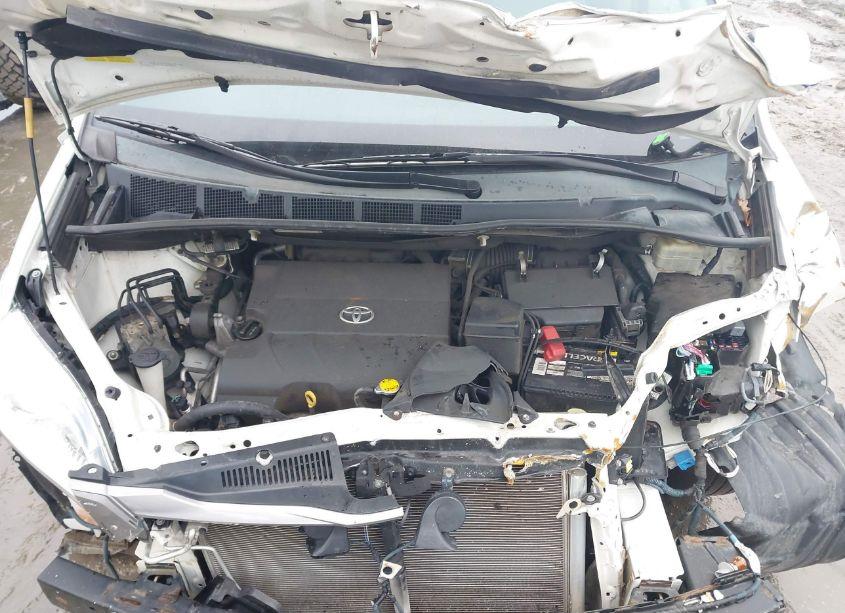 Photo 10 of 2015 Toyota Sienna XLE/LIMITED (VIN 5TDDK3DCXFS104504)