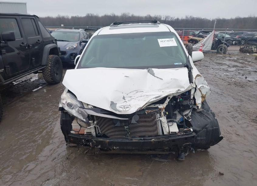 Photo 13 of 2015 Toyota Sienna XLE/LIMITED (VIN 5TDDK3DCXFS104504)